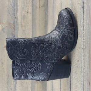 Sterling River Leather Women's Floral Stamped Heel  Boots Black